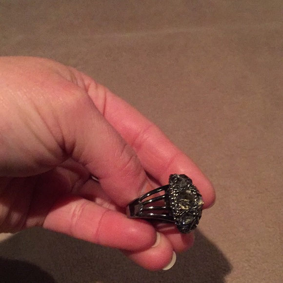 Guess ring - Picture 2 of 3